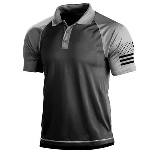 T-shirt sportiva da uomo con colletto e patchwork a bandiera