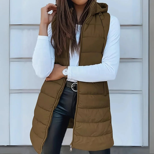 Gilet lungo smanicato imbottito con cappuccio