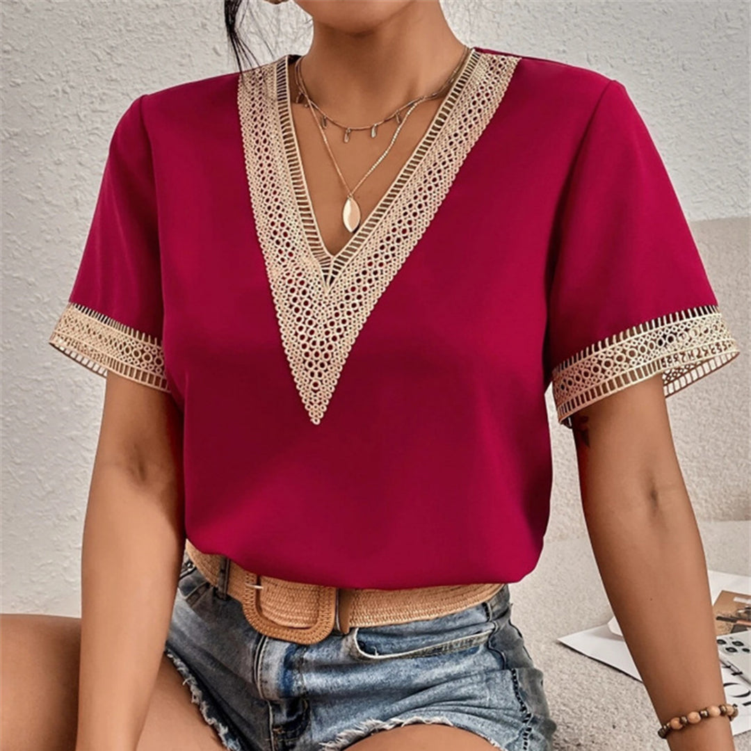 Molly – T-Shirt Slim Fit con Scollo a V in Pizzo da Donna