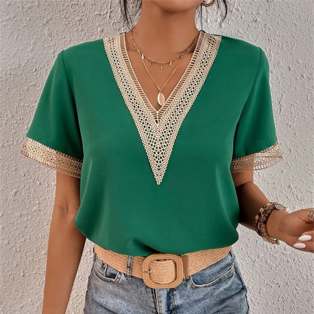 Molly – T-Shirt Slim Fit con Scollo a V in Pizzo da Donna