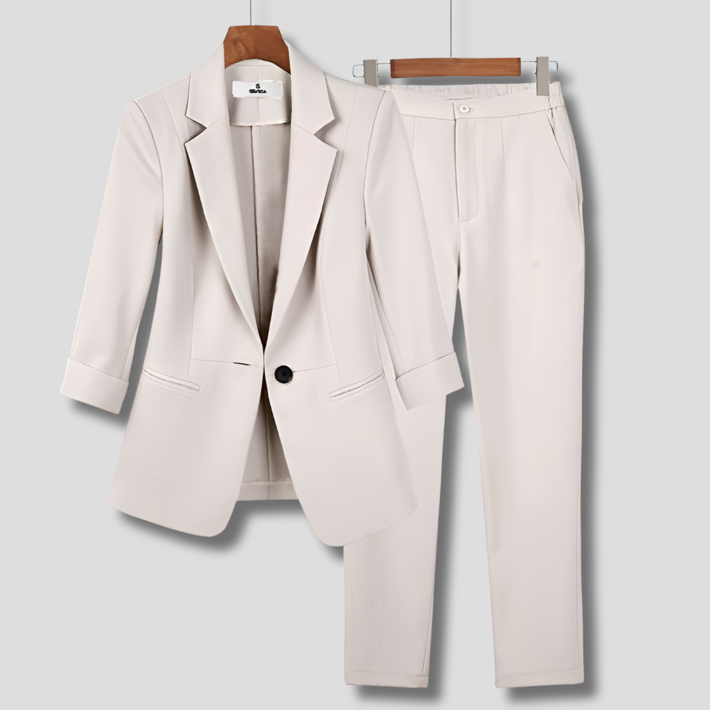 Completo formale da donna con blazer e pantalone