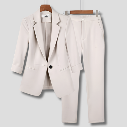 Completo formale da donna con blazer e pantalone