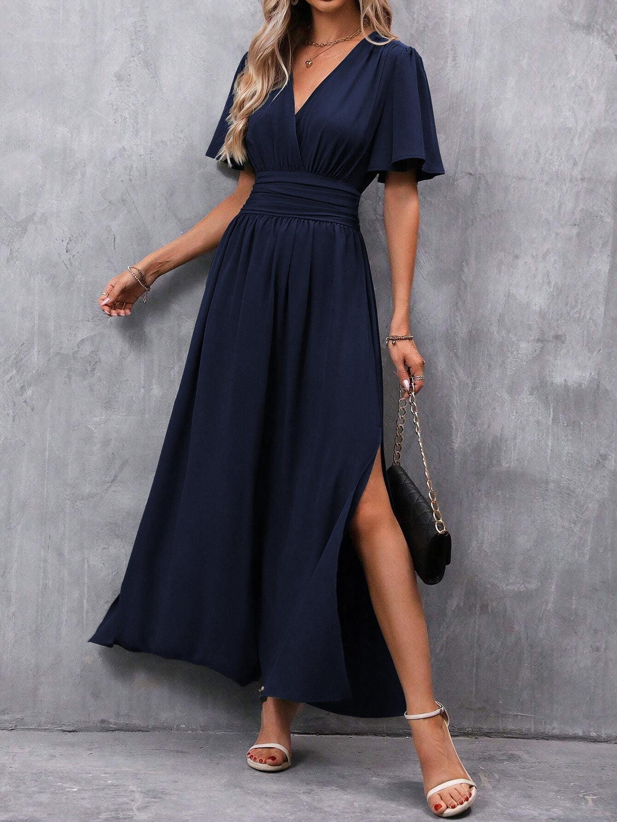 Elegante abito lungo con scollo a V da donna