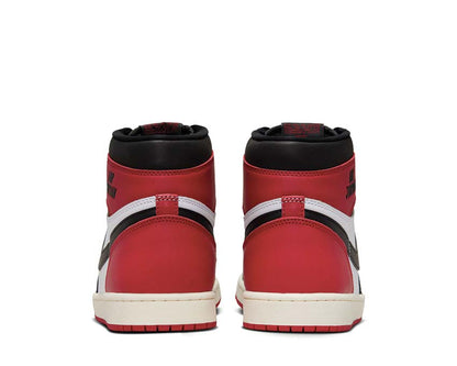 Air Jordan 1 Retro High OG "Black Toe" - vista dall'alto