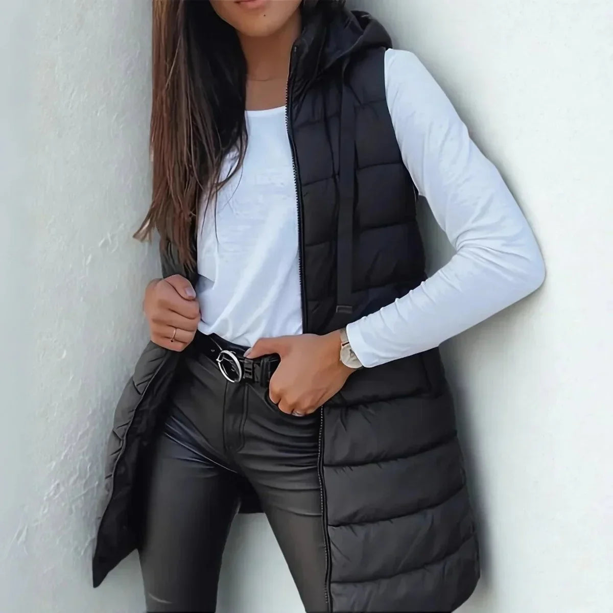 Gilet lungo smanicato imbottito con cappuccio