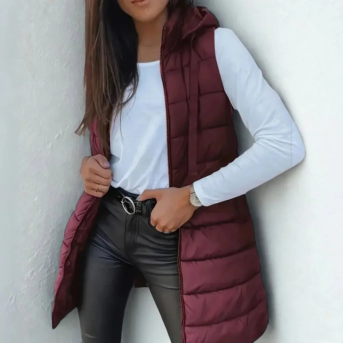 Gilet lungo smanicato imbottito con cappuccio