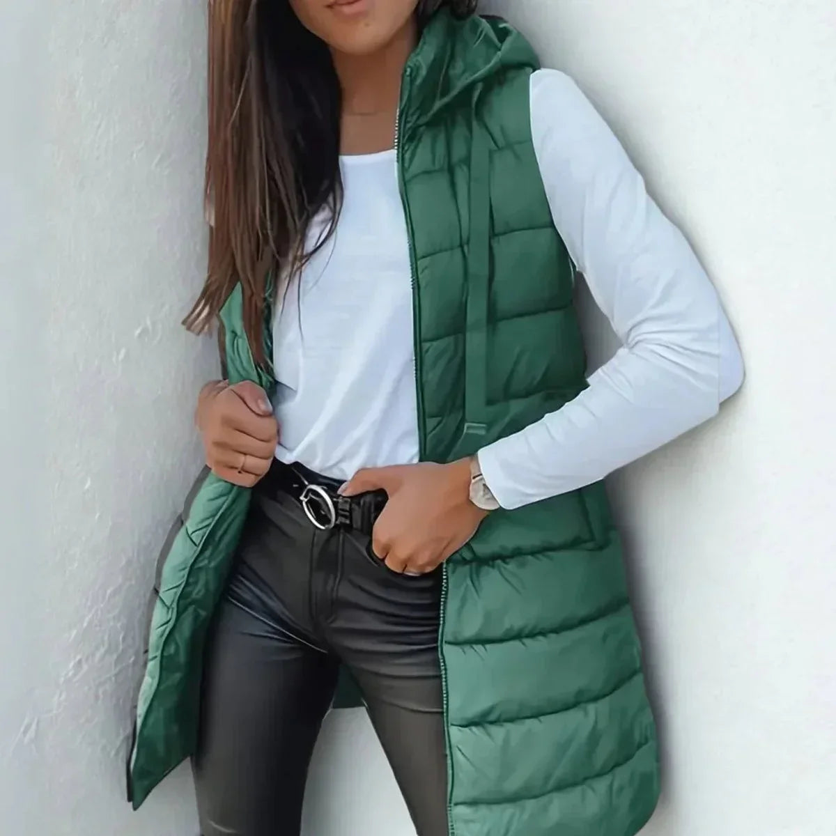 Gilet lungo smanicato imbottito con cappuccio