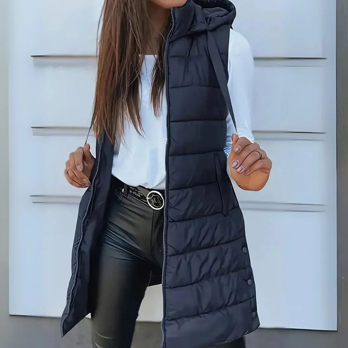 Gilet lungo smanicato imbottito con cappuccio