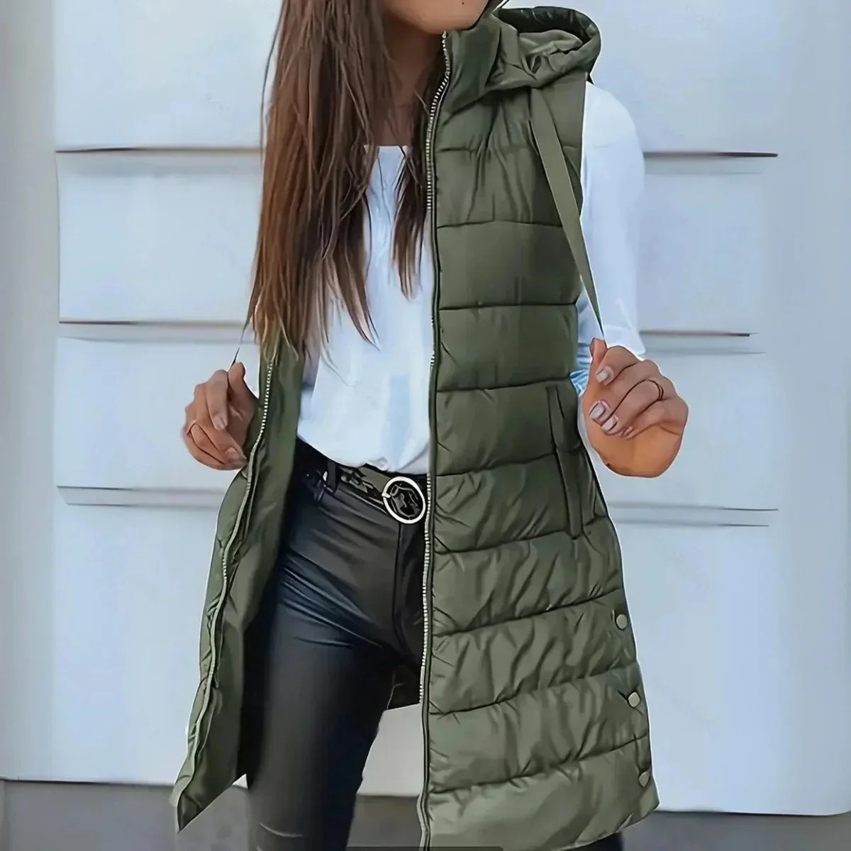 Gilet lungo smanicato imbottito con cappuccio