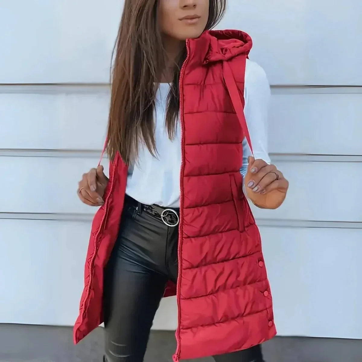 Gilet lungo smanicato imbottito con cappuccio