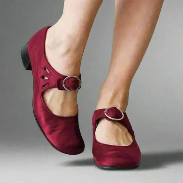 Sandali in pelle regolabili con tagli cut-out e cinturino Mary Jane