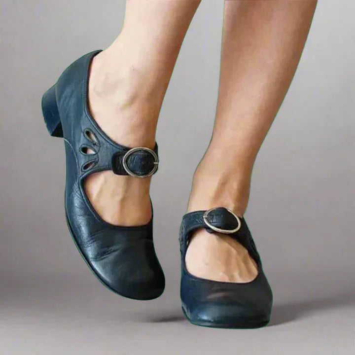 Sandali in pelle regolabili con tagli cut-out e cinturino Mary Jane
