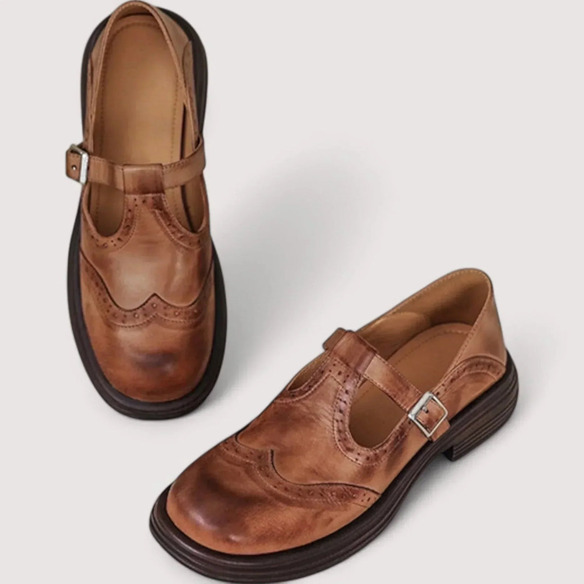 Scarpe Mary Jane in pelle con cinturino a T e dettagli brogue