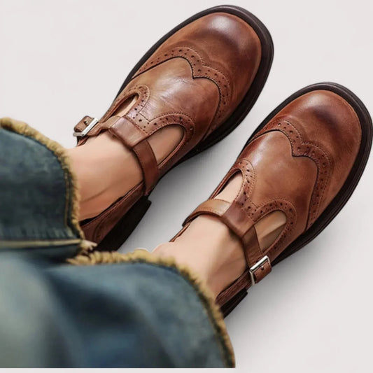 Scarpe Mary Jane in pelle con cinturino a T e dettagli brogue